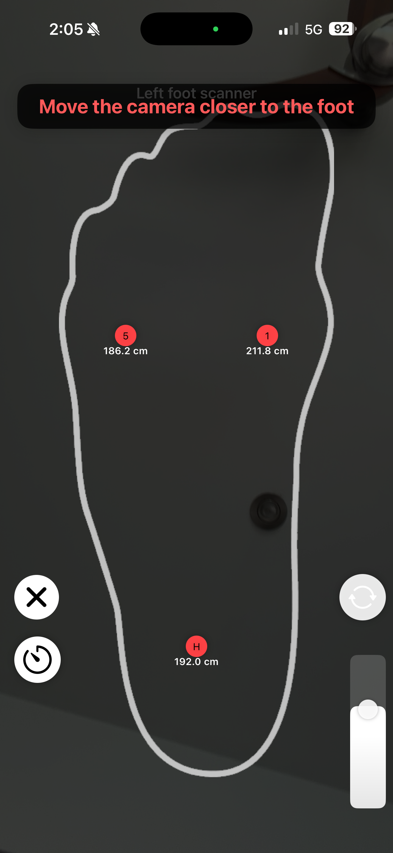 Podform3D Connect scan screen showing a foot outline and red feedback telling the user to move the camera closer to the foot