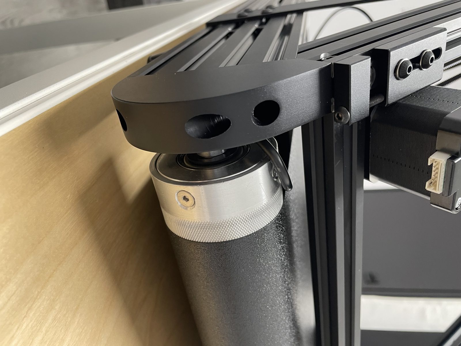 Close-up photo of the lower frame attachment area near the roller end
