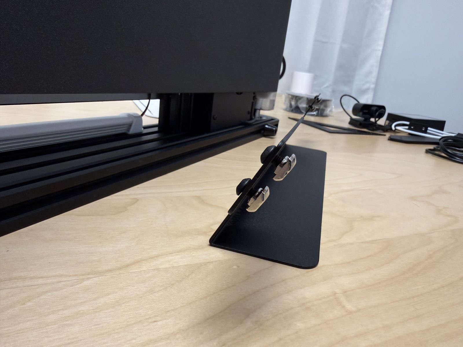 Reference photo of the camera mounted under the rail