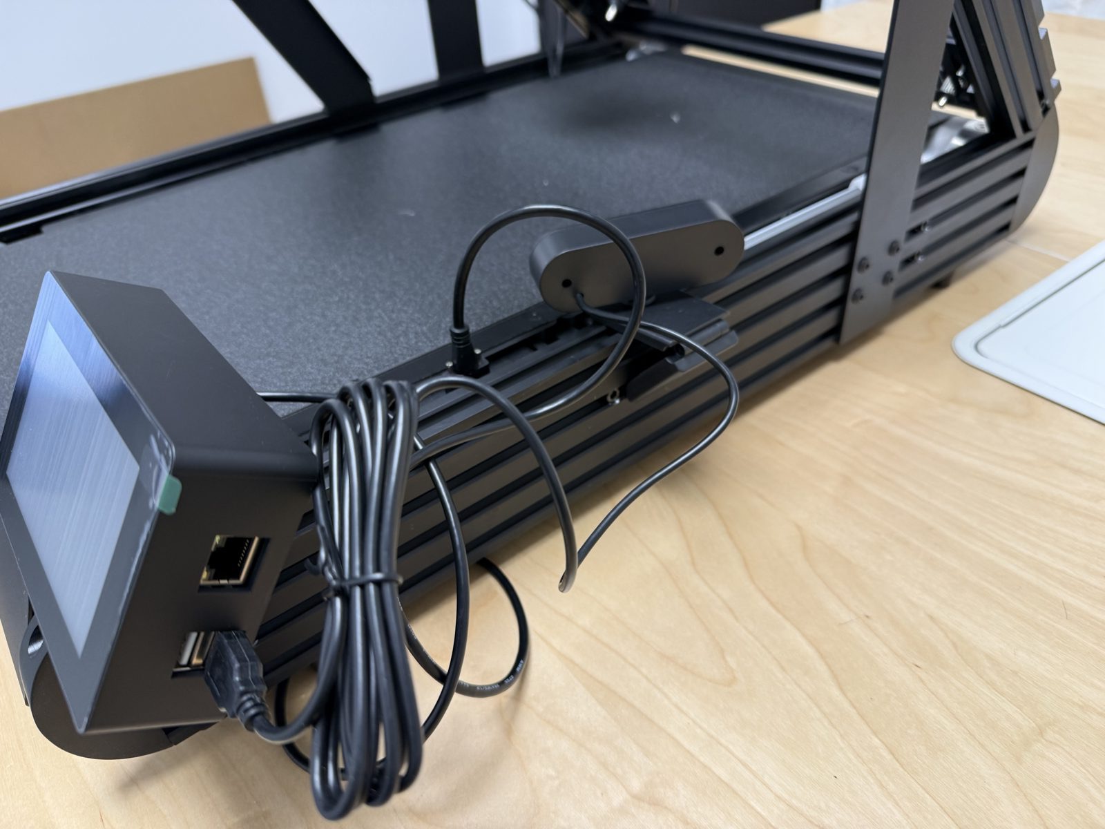 Photo of the screen and camera mounted together under the rail